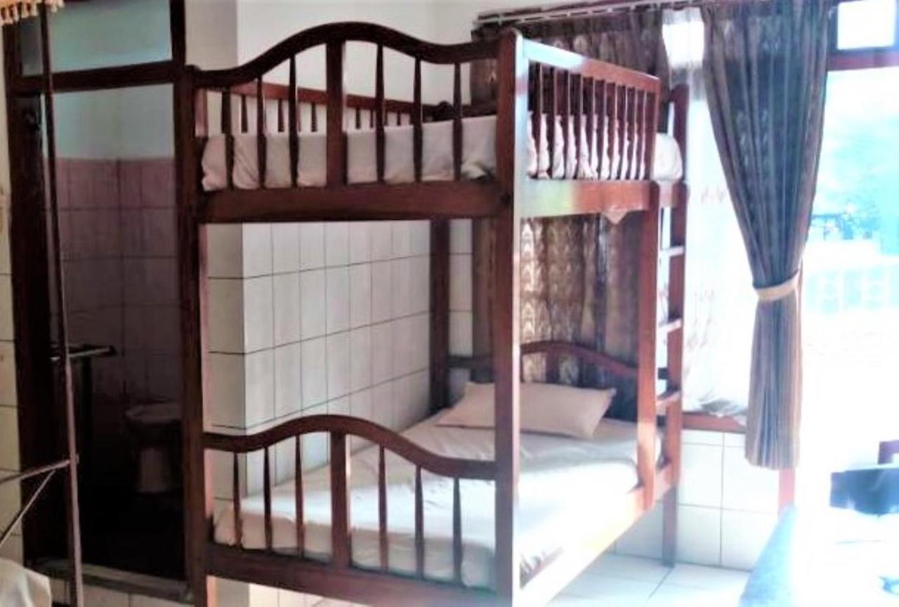 Wisma&Kantin Amanda Mojokerto Bagian luar foto